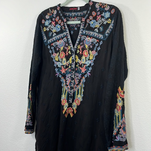Johnny Was NWOT Croydon Black Embroidered Tunic size Medium - Picture 5 of 12